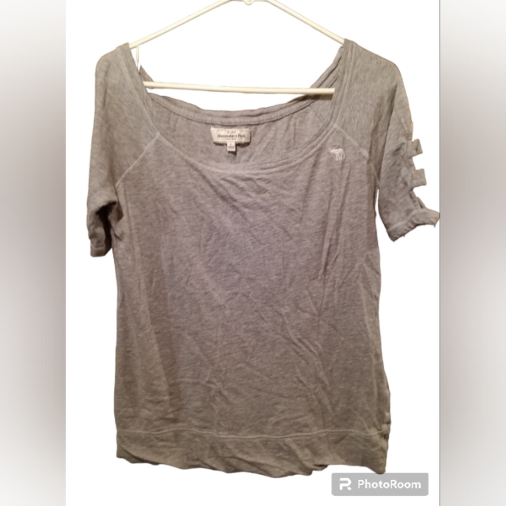 Abercrombie & Fitch Cut Out Sleeve Scoop Neck Tee Grey & White